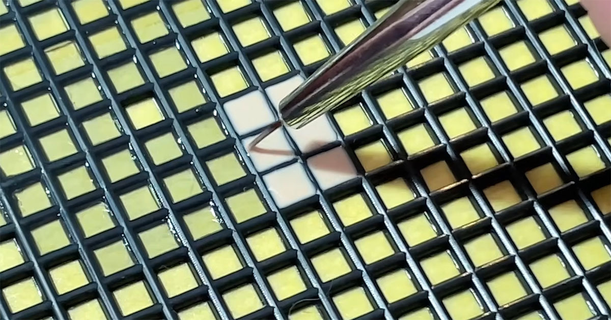 ダイソーの鉢底ネット、網目をジェルネイルで埋めていくとこうなる→「うそーん!」「目から鱗です!」「天才かよ」(1/3) | ハンドメイド ねとらぼ