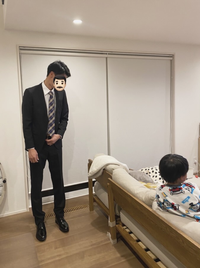 スーツ姿のパパさん