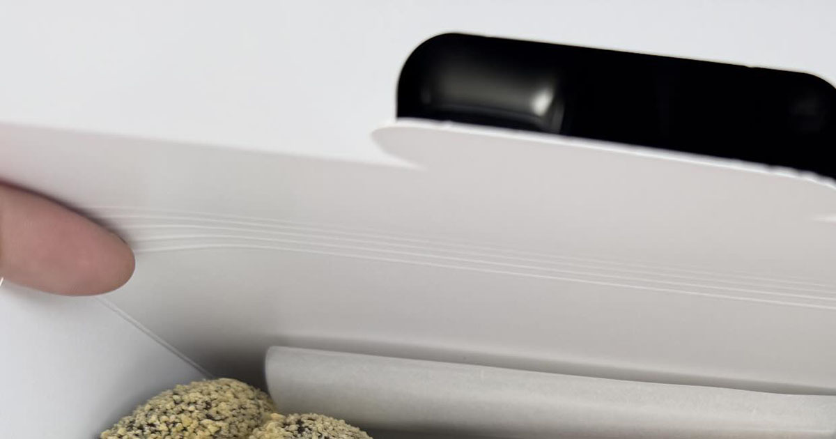 「これ一人で食べる用ってやばい？」→ミスドの箱を見てみると……　「やばくないですよ！」「穴が開いているからゼロカロリー」（1/3） | グルメ ねとらぼ