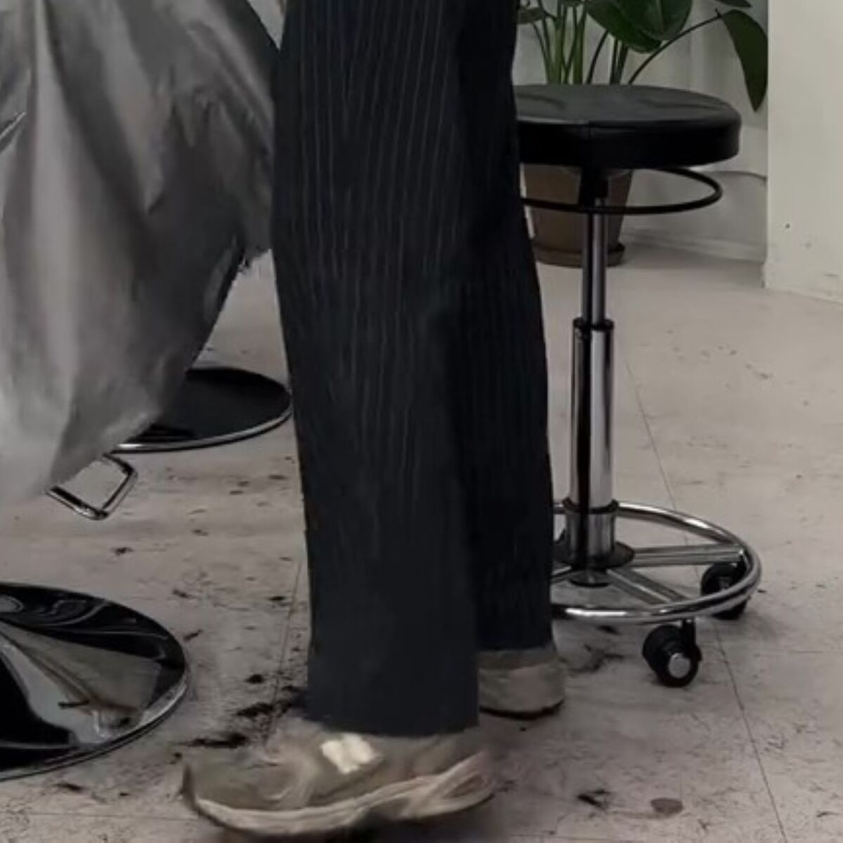 お客さんに「横顔、田中樹ですね」と言われる美容師→嘘かと思いきや……　まさかの姿に「本人ですか？」「多分ガチ恋しちゃう」 | ライフスタイル ねとらぼ