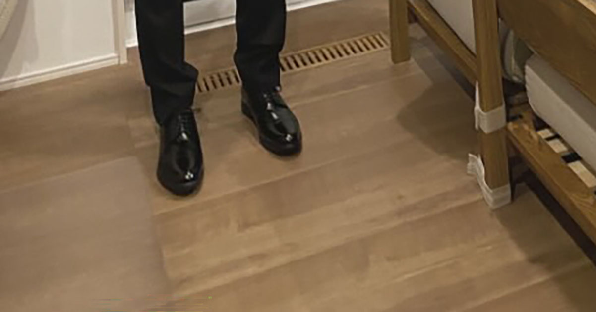 普段スーツを着ないパパ→入園式用に新調したら……　ママもドキッとした姿に「反則」「竹内涼真さんかと思いました！」（1/3） | 男性 ねとらぼ