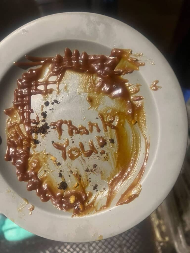 残ったソースが「Thank You!」の文字に！