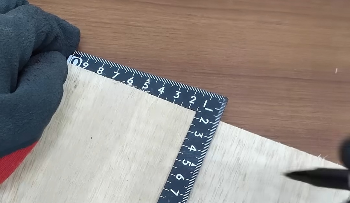 DIYで使う“差し金”の使い方→実は「ほとんどの人が間違ってる」 ホームセンターの人が教える“本当の使い方”が目からウロコ(1/3) | ライフハック ねとらぼ