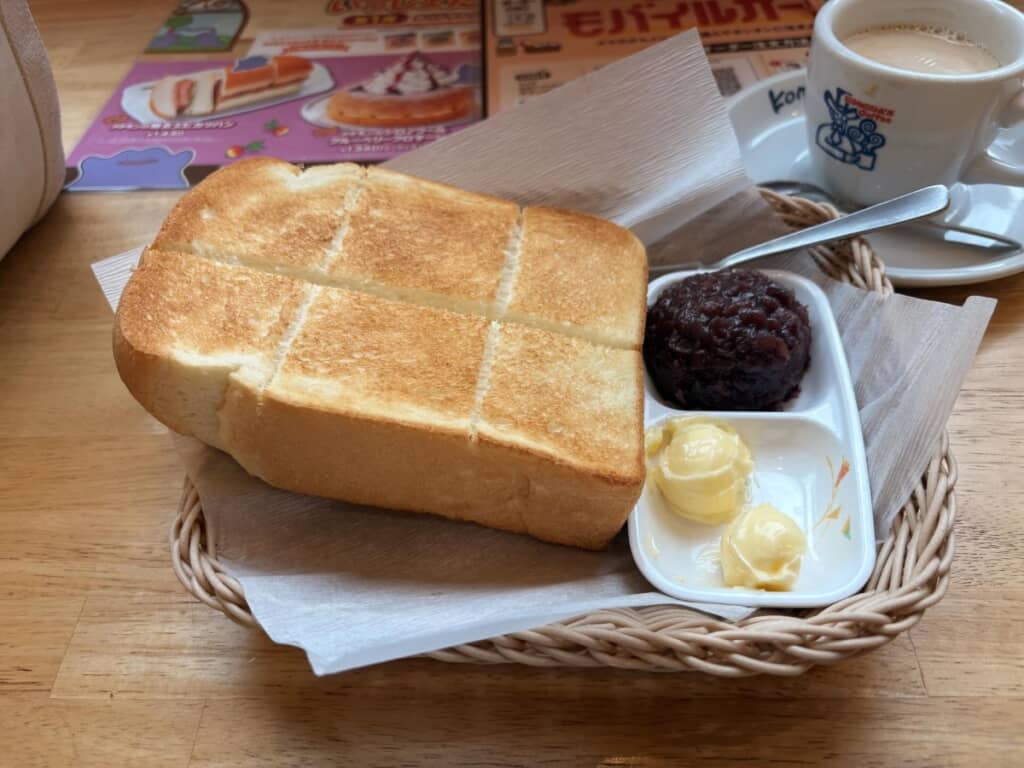 コメダ珈琲店の厚切りトースト