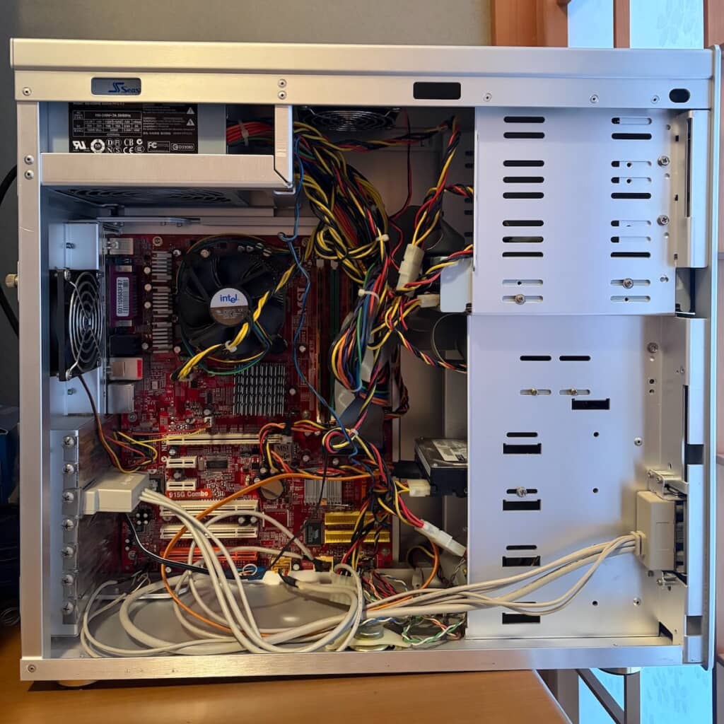 内部は新品のようにキレイで、ちり1つ見当たりません！