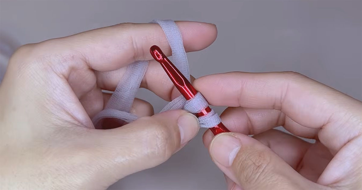 ダイソーの毛糸、たった1玉をかぎ針でサクサク編むだけでこうなる→「とっても素敵」「すぐ買いに行きました！」（1/3） | 編み物 ねとらぼ