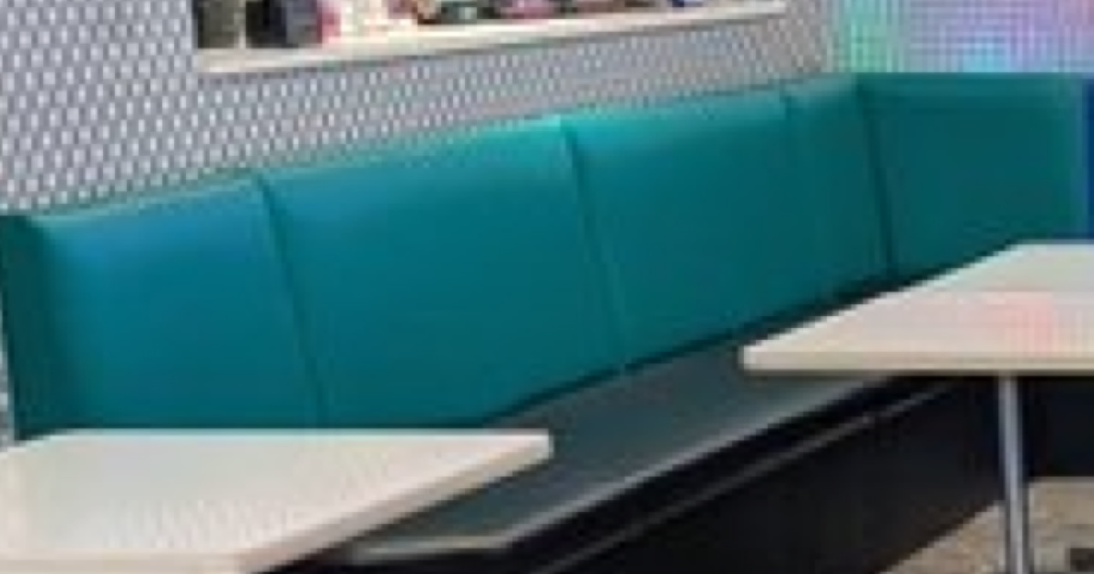 2人でカラオケへ→「大部屋でも大丈夫ですか？」店員に案内されたのは……「やばいwww」　まさかの光景に「スゲェ…」「いいんじゃない？」（1/2） | ライフスタイル ねとらぼ