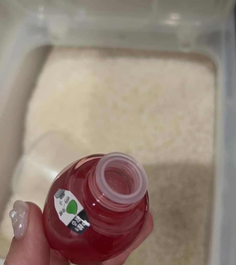 実は中栓が元のまま。すぐそこに「中栓を取る」って注意書きも貼ってあるのに……