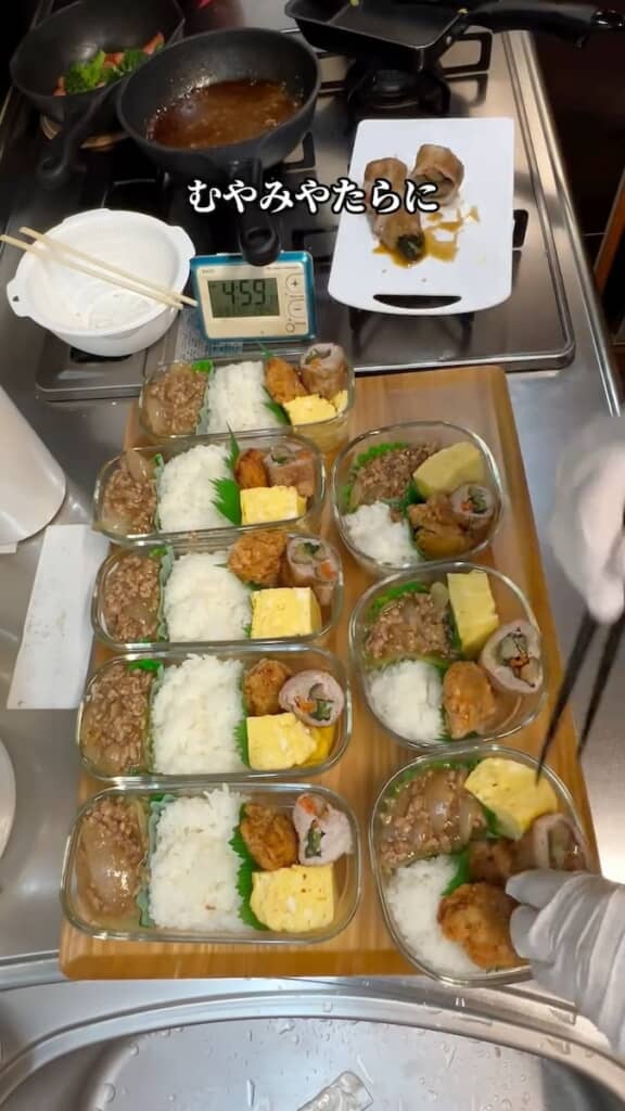 唐揚げと野菜の肉巻きをイン