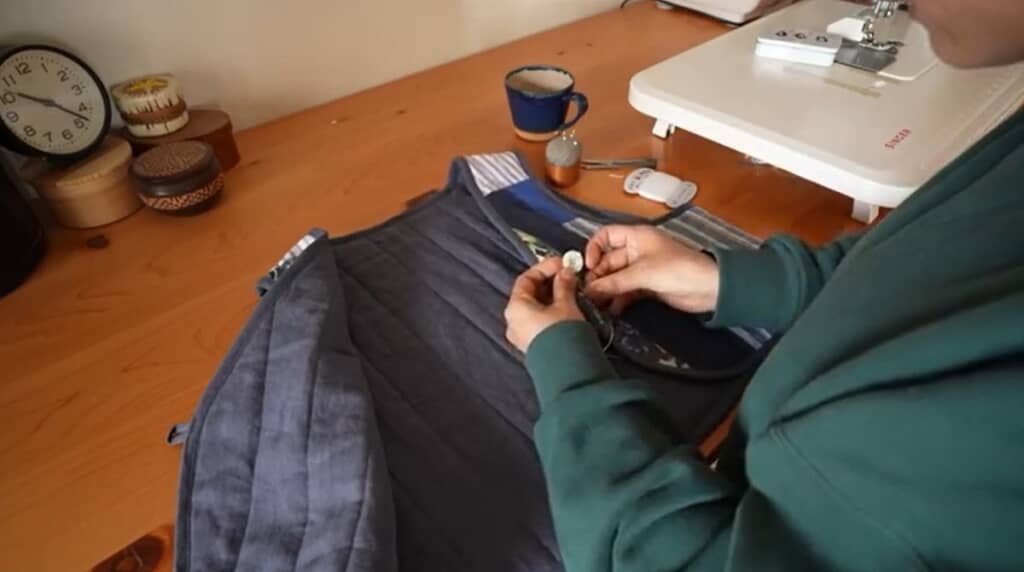 ボタンを付けます