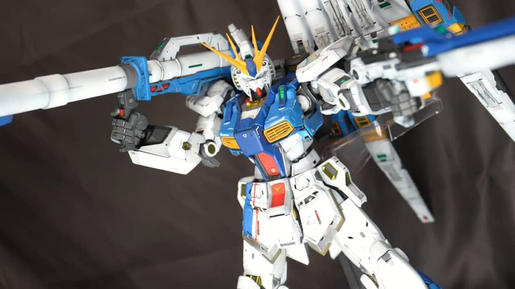 バズーカとビームライフルを構えているνガンダム