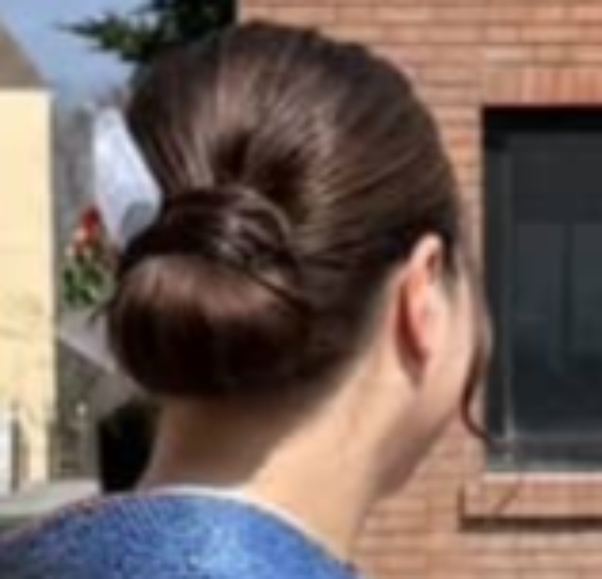 母の“青の振袖”で両家顔合わせに出席した娘→驚きの晴れ姿に「とっても素敵」「一層輝いて見えますね」(1/3) | 女性 ねとらぼ