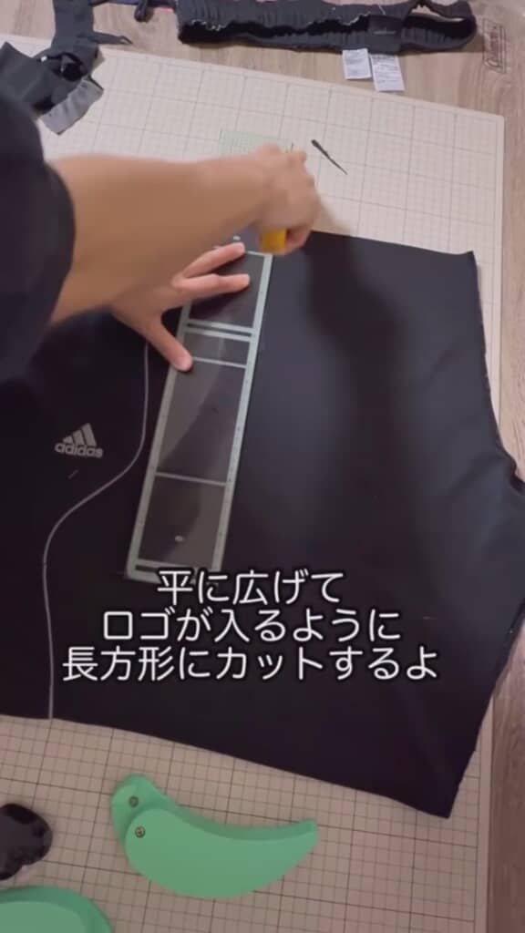 ロゴの位置も計算しながらサイズを調整