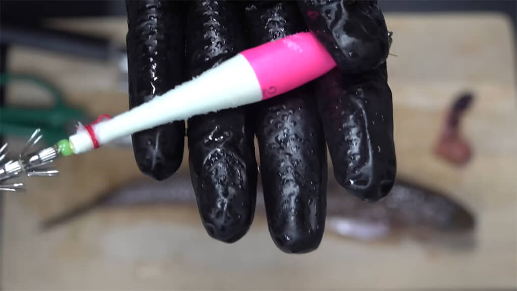 取り出したエギには少々傷が付いてしまっていました