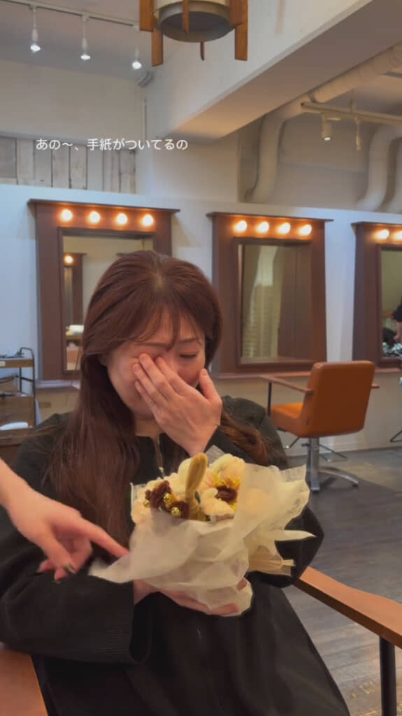 花束は感謝の手紙付き