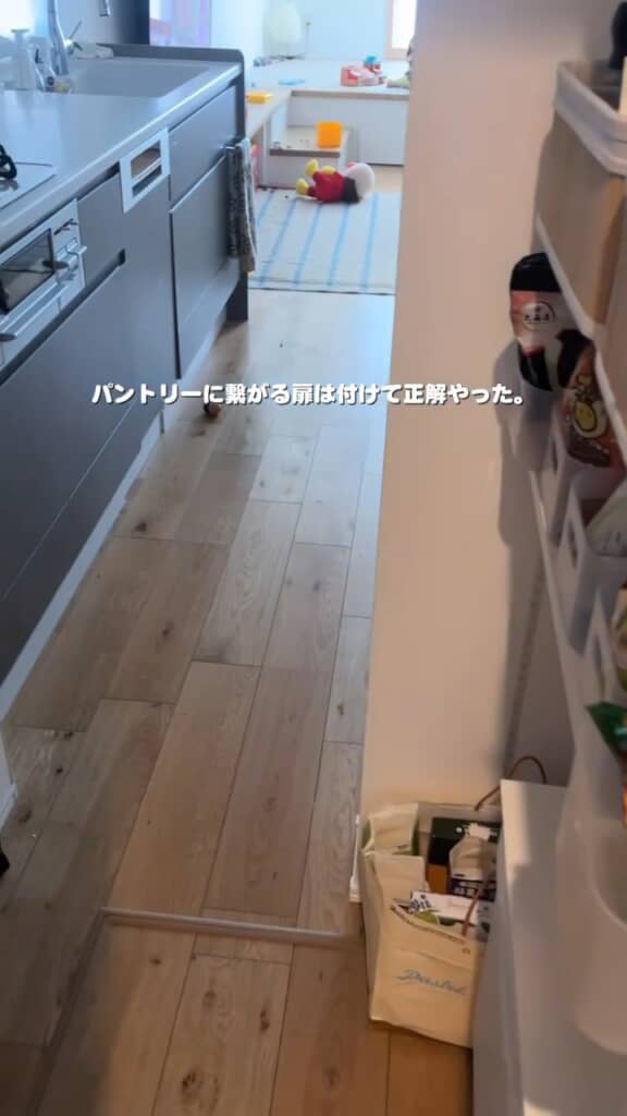 パントリーにつながる扉もお気に入り