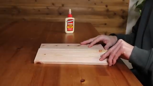 ひのき板の長辺同士でくっつけて、1枚の大きな板に