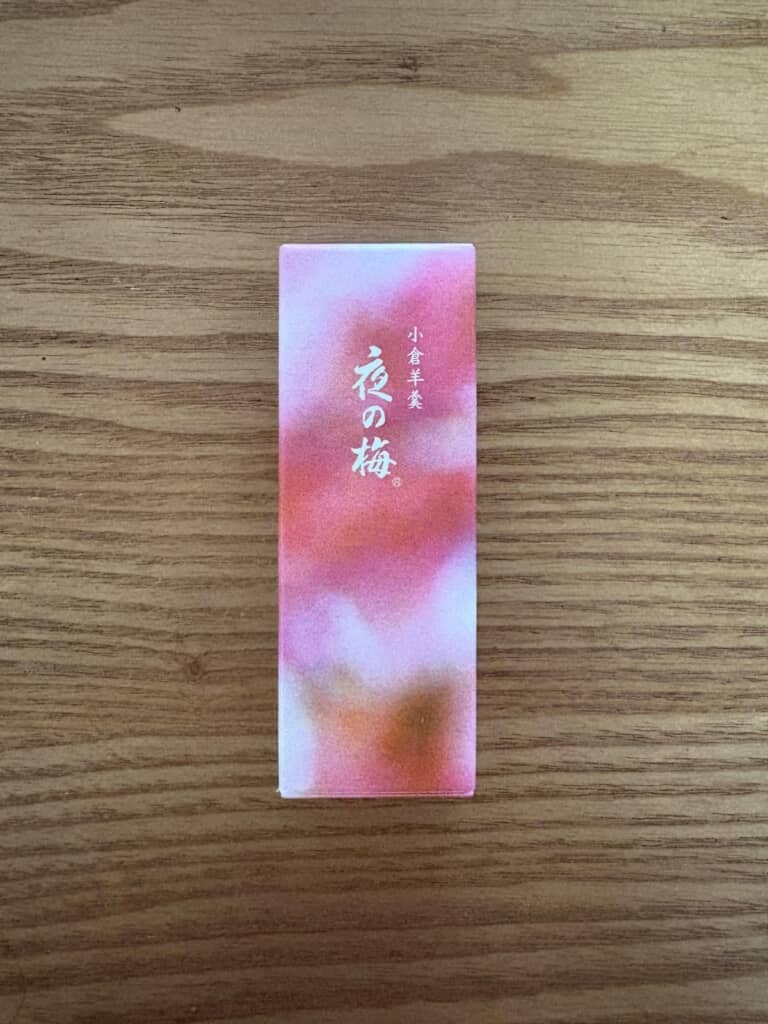 老舗和菓子店「とらや」の小倉羊羹『夜の梅』