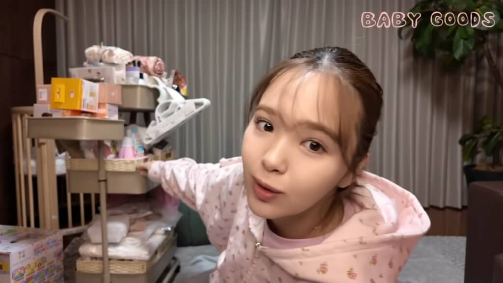 ワゴンを埋め尽くす小物の数々。紹介するだけでヘトヘトだ……