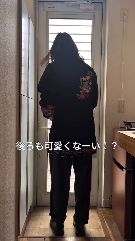 後ろの刺しゅうもおしゃれ