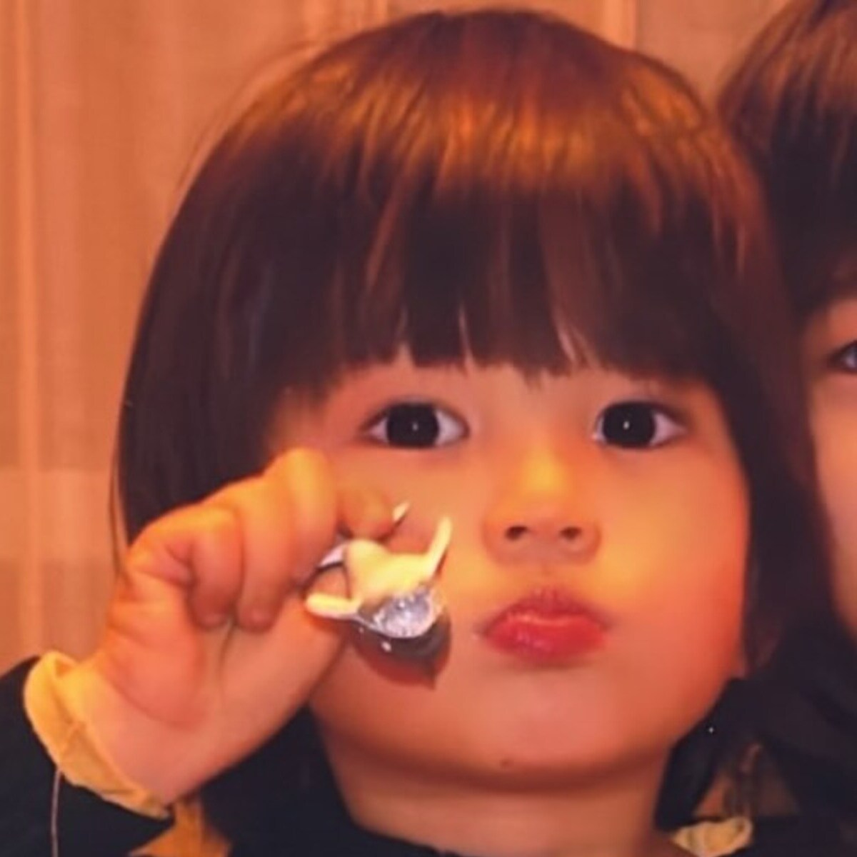 「幼いころはよく女の子に間違われてました」→19年後……　現在の姿に衝撃「うそやろ？」と187万表示 | ライフスタイル ねとらぼ