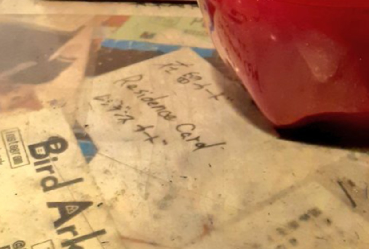 雑貨店で見つけた“ツヤツヤなリンゴ”→割ってみたら……　「思ってたのと違う」“驚きの中身”に「iPhone!?」「友だちが使ってた」（1/2） | ライフスタイル ねとらぼ