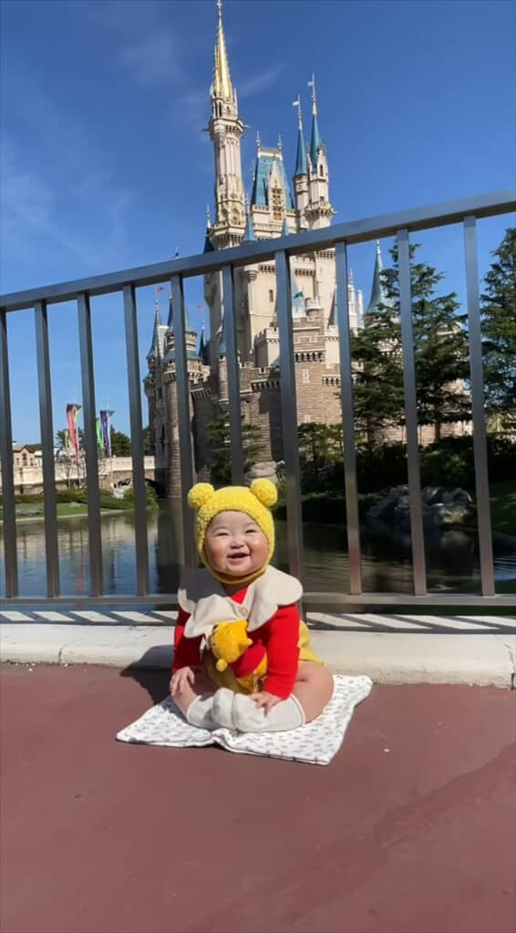 ディズニーランドで注目の的になったかわいすぎる赤ちゃん
