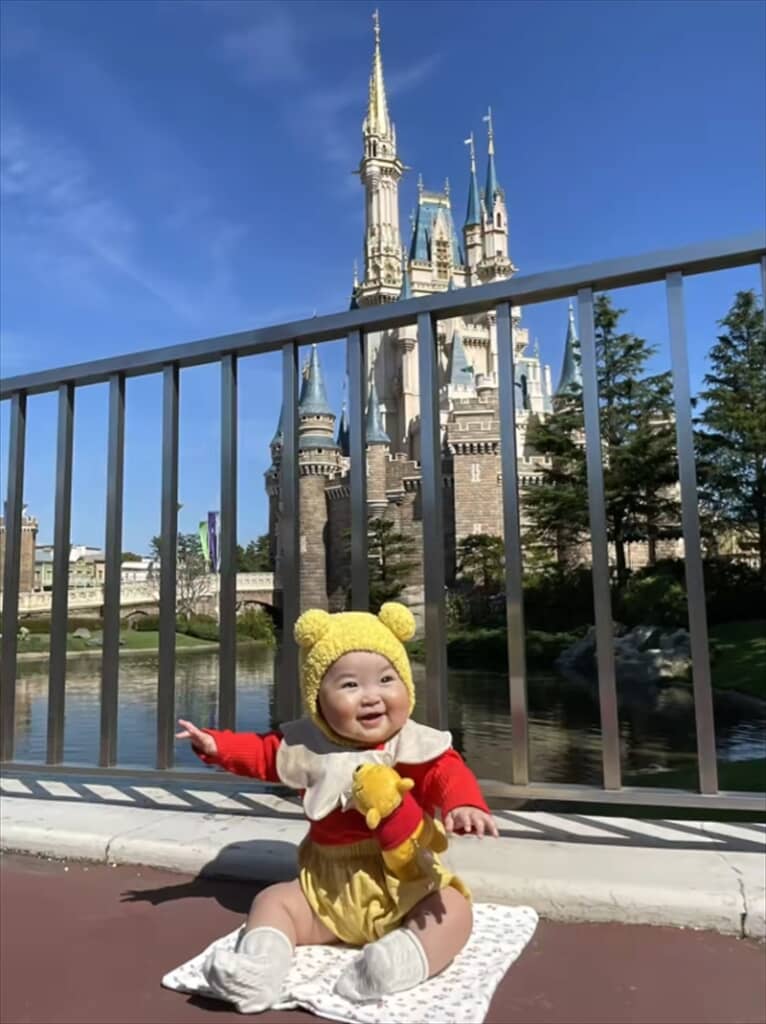 ディズニーランドで注目の的になったかわいすぎる赤ちゃん