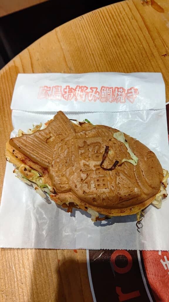 広島駅で売っていた広島風お好み焼き風のたい焼き