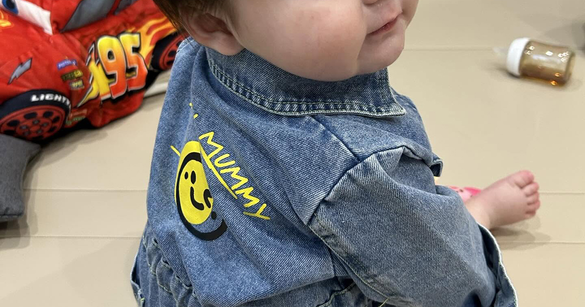 ママ「毎日ハーフって言われる」→0歳息子を見ると……　驚きの姿に「イケメン決定ですね」「こりゃもうデレデレ」（1/3） | 育児 ねとらぼ