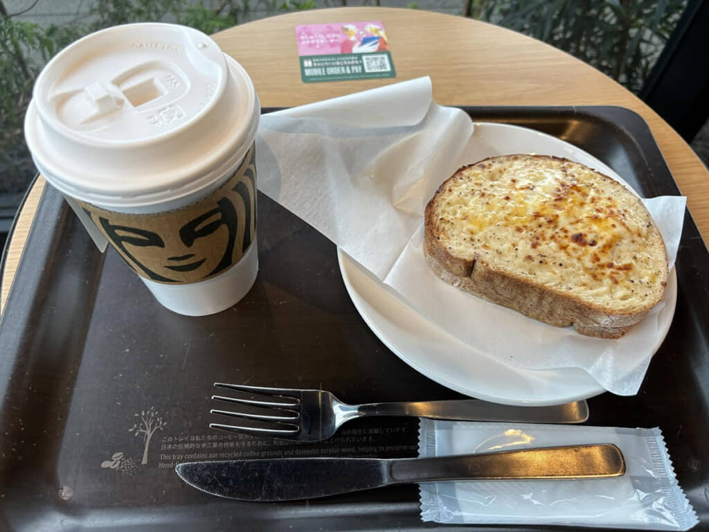 赤ちゃんがいるとなかなか行けないスタバで朝ご飯！