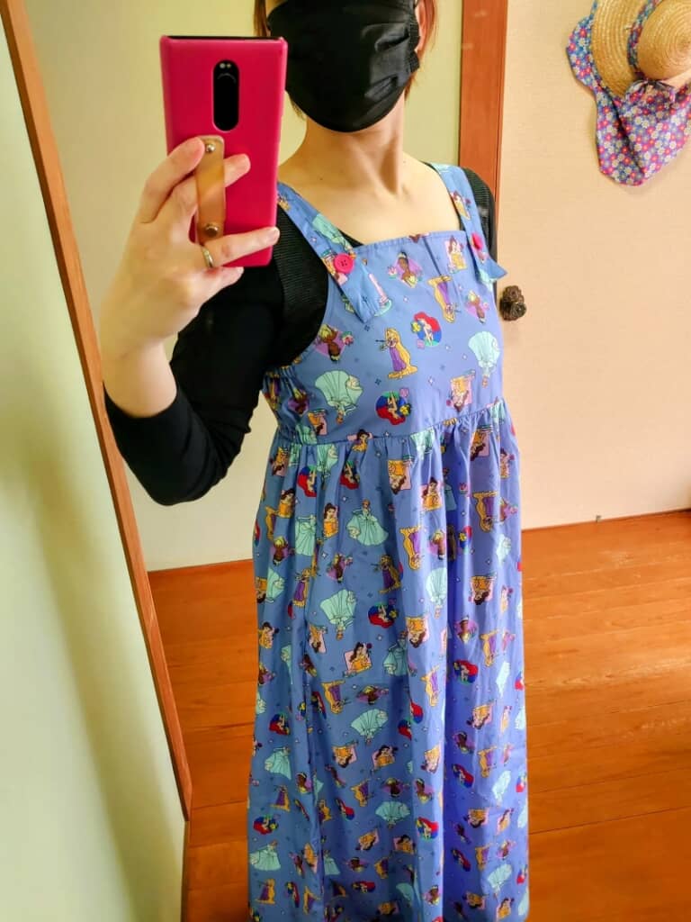 ディズニープリンセスが散りばめられたかわいいワンピース
