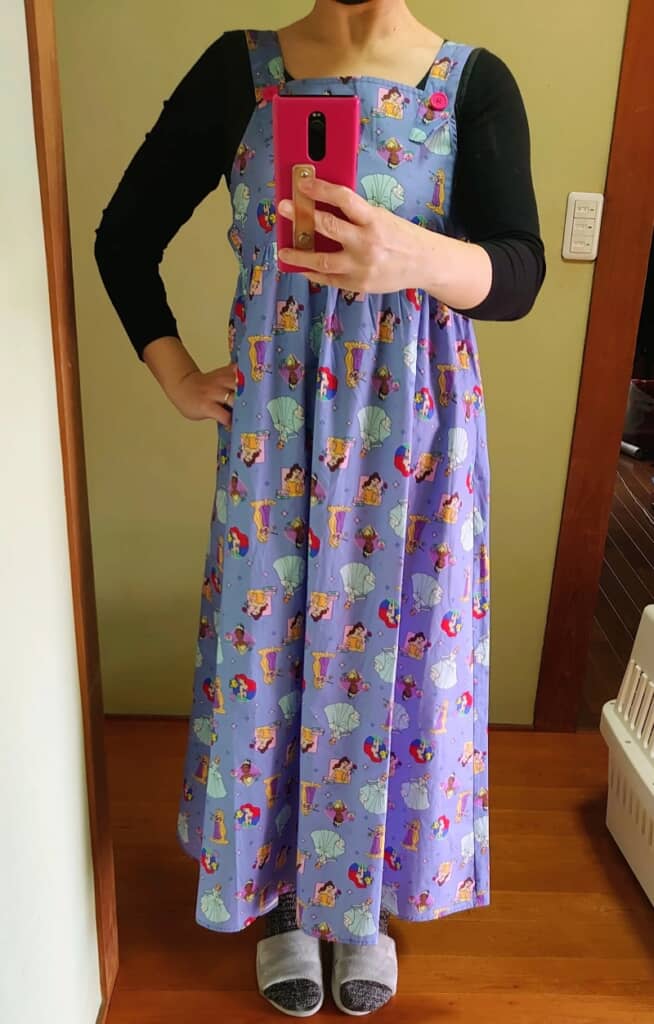 広がりすぎないシュッとしたデザインが着やすそう