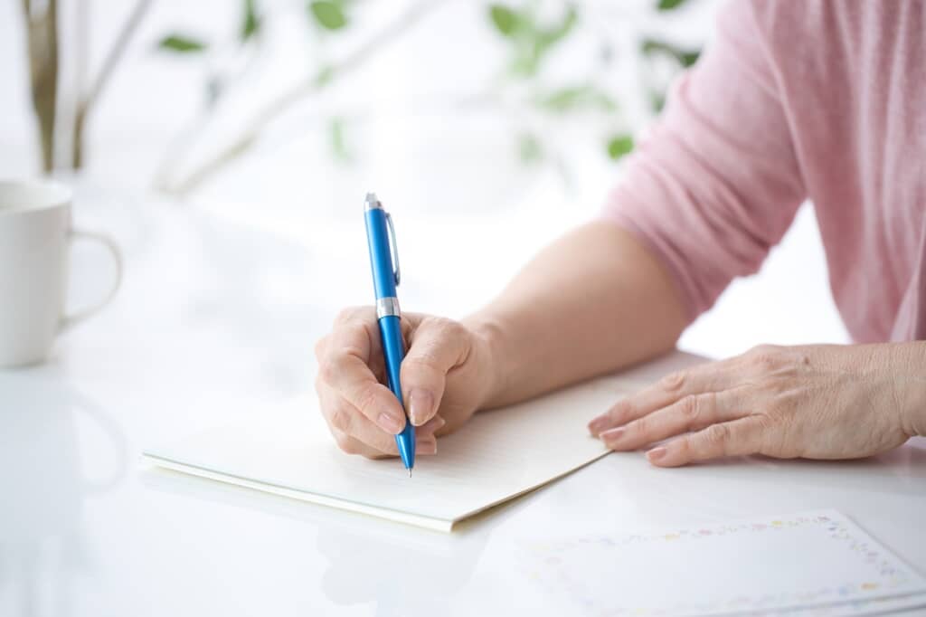 おばあちゃんからもらった手紙の内容とは……？（イメージ画像／出典：PIXTA）