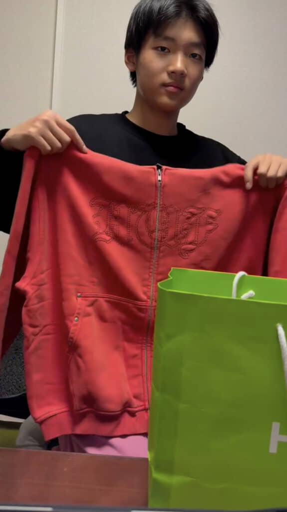 自分用のパーカーも購入