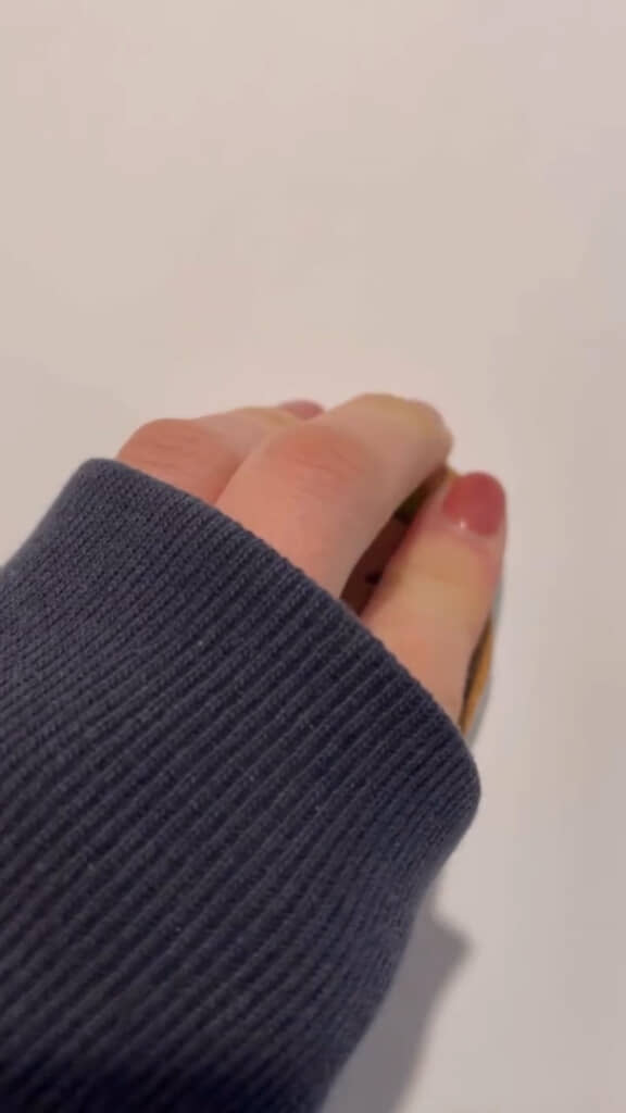 妻が紙の上に押したのは……