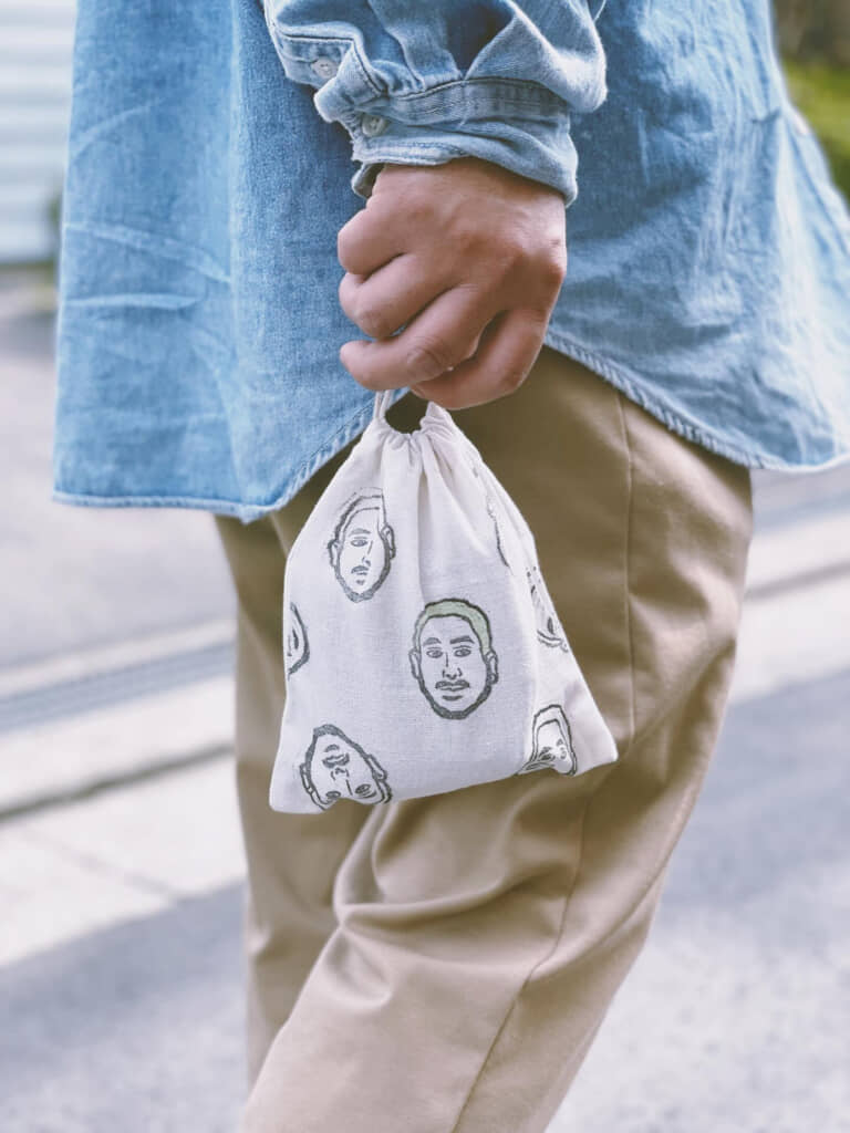 夫がスタンプで“量産”された巾着