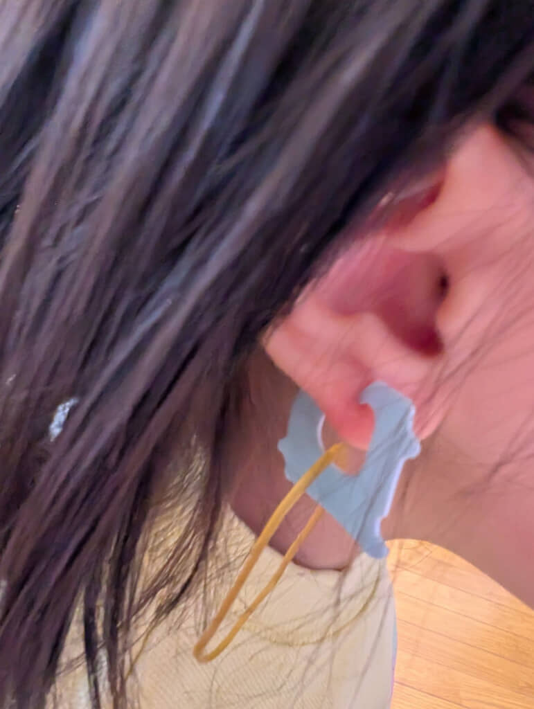 リング状の耳飾りがおしゃれ！