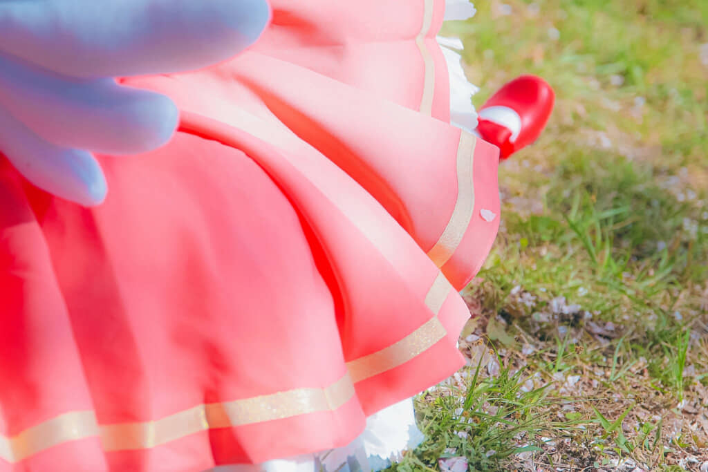 裾に落ちた花びらもまた味わい深い