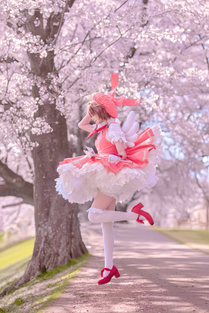 桜並木との取り合わせが美しいCCさくらコス　撮影：てぉさん