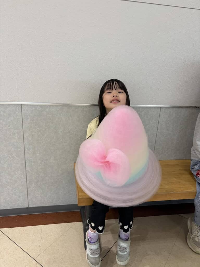 豪華すぎるおまけに笑顔の娘さん