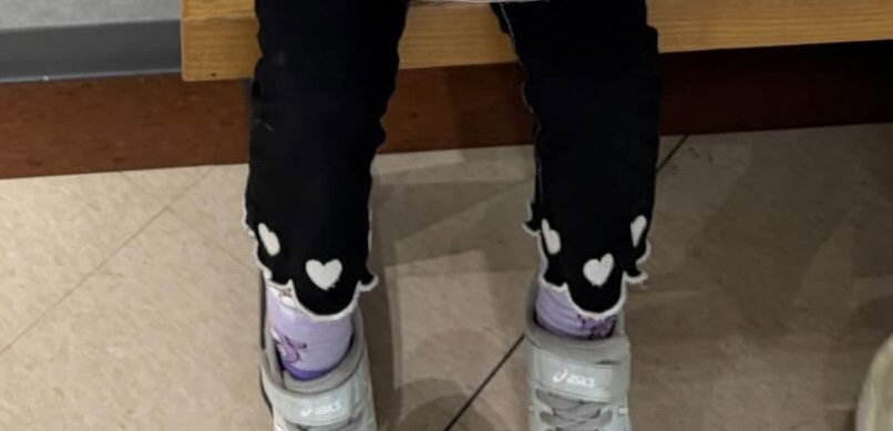 4児ママが出店で手羽先を購入→“おまけ”で「わたあめ」をもらったら……　「いいの!?」衝撃のサイズに「おまけのレベルじゃない」「こっちがメイン」（1/4） | グルメ ねとらぼ