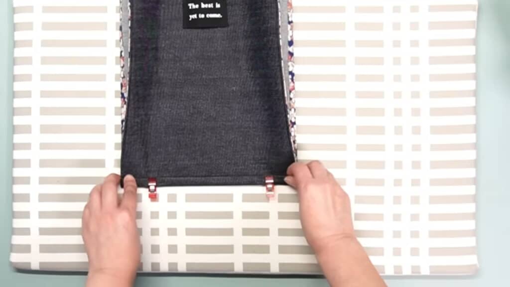 底を縫い合わせます