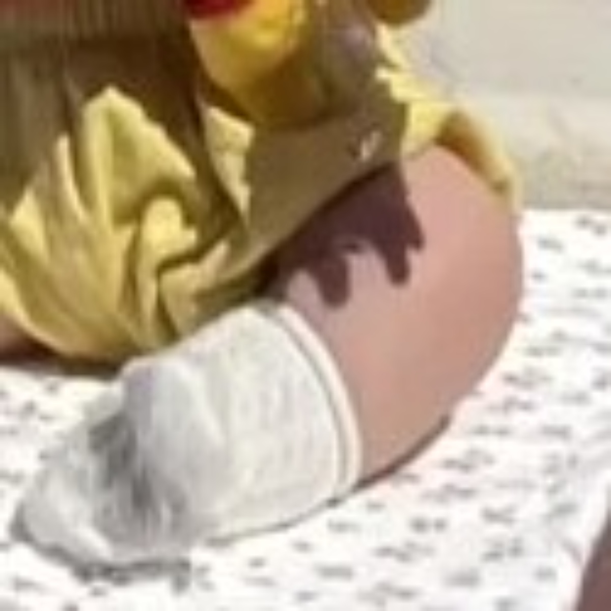 ディズニーですれ違う人に「かわいいー」と褒められた8カ月赤ちゃん→まさかの姿に「やばすぎる！」「ぷくぷく感たまらん」（1/3） | ディズニー ねとらぼ