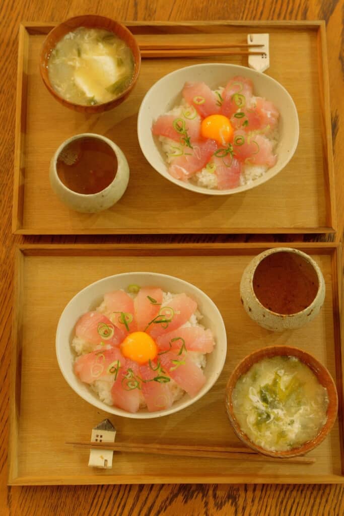 2人の食卓の様子もオシャレ