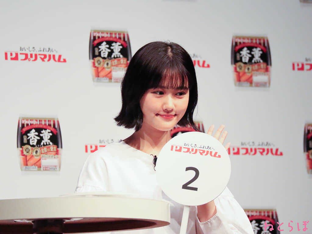 クイズに回答する原さん