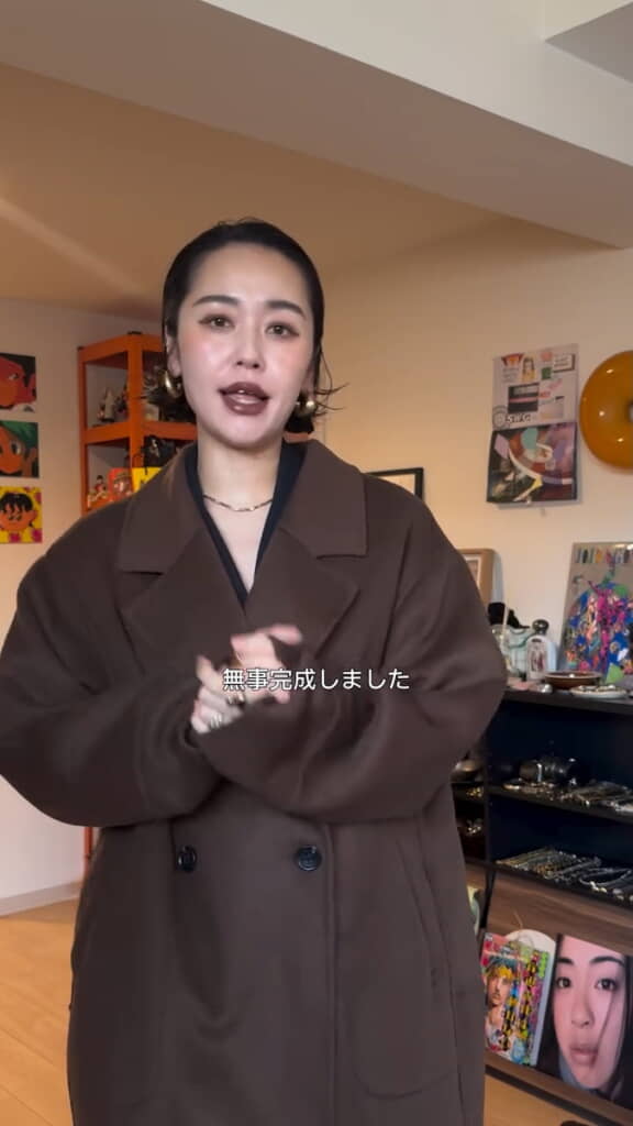 コートをはおっていざ結婚式へ！