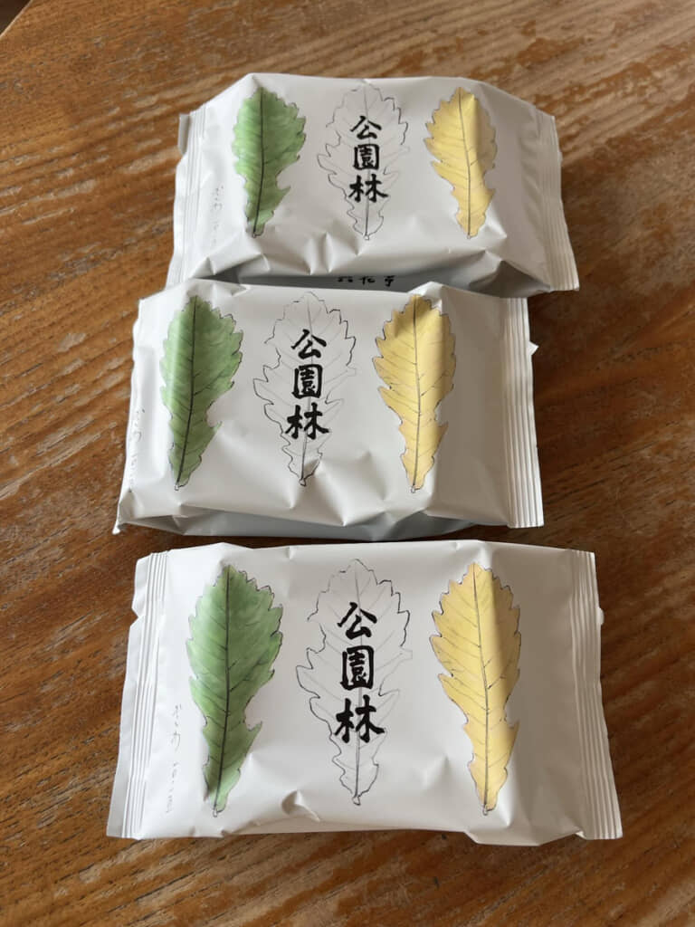 
六花亭の新作「公園林」（1個230円）。気になる中身は……？