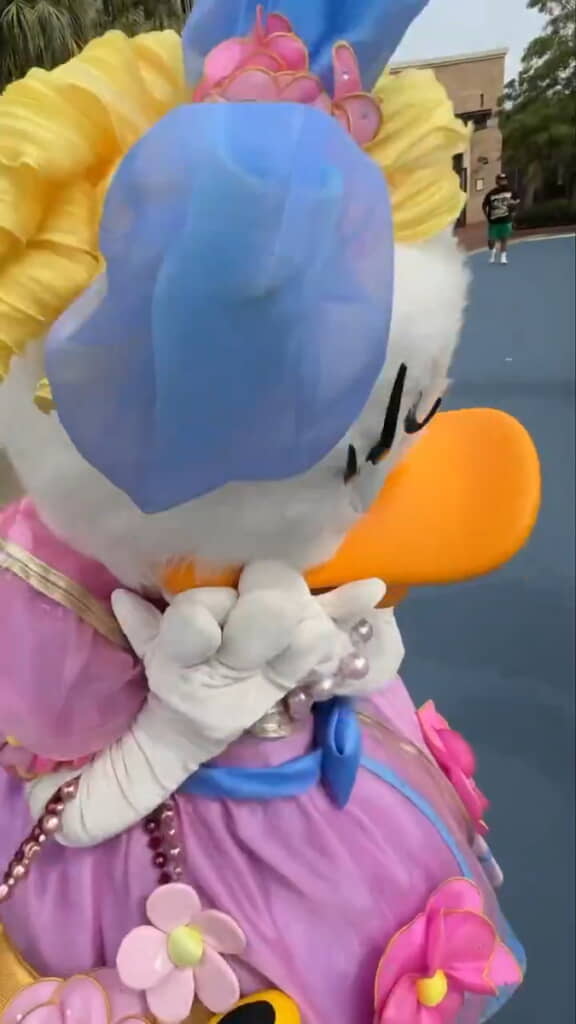 チャーミングに痛がってくれる