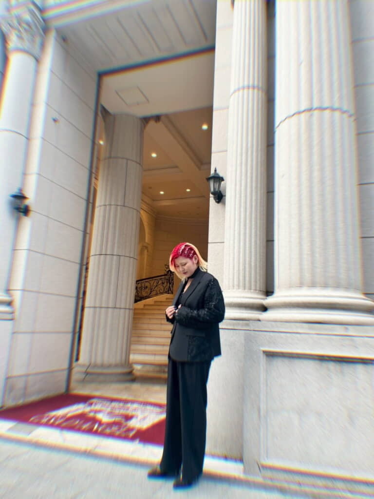 式場前に立つユメさん